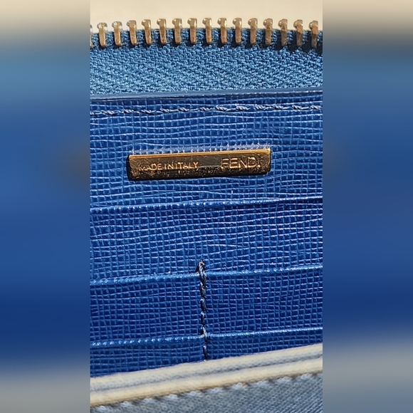 Fendi Selleria long zip. Slight fading int cloth pockets. Liggt coin residue - Picture 11 of 16